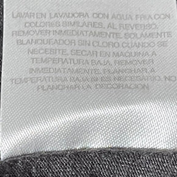 Disney  Pocahontas Gray Size Junior XL Graphic V Neck Tee - Picture 7 of 8